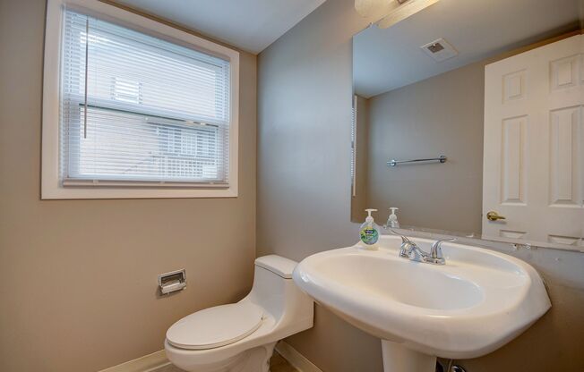 2 story 3 bd 2.5 ba duplex fenced yard Bolingbrook