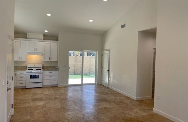 3 beds, 2.3 baths, 1,200 sqft, $3,600