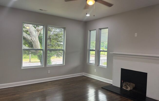 3 Bedroom 2 Bathroom Fully Renovated House - Lawn Care Included!