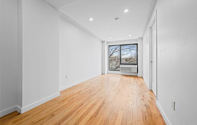 1 bed, 1 bath, 624 sqft, $4,350, Unit 3G