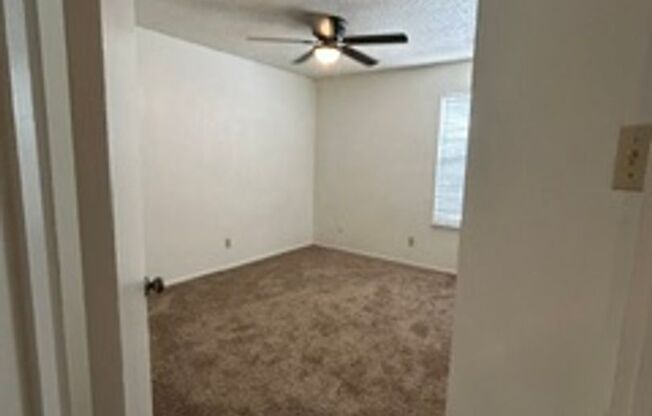 2 beds, 1.5 baths, 1,055 sqft, $930, Unit 0601