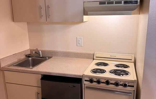 Studio, 1 bath, 240 sqft, $850, Unit 107