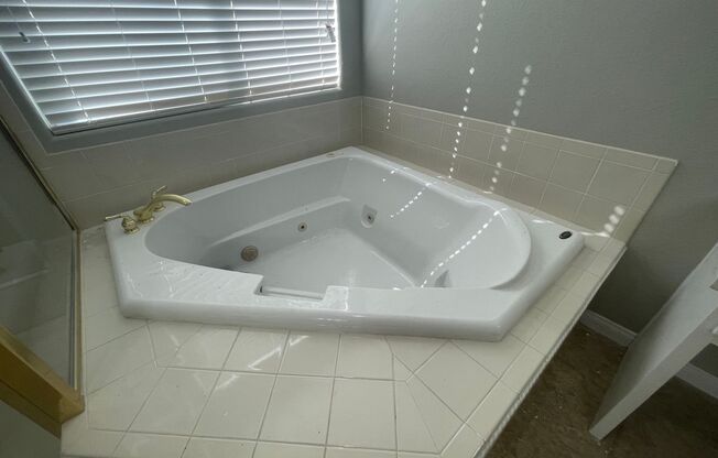3 beds, 2.5 baths, $3,300