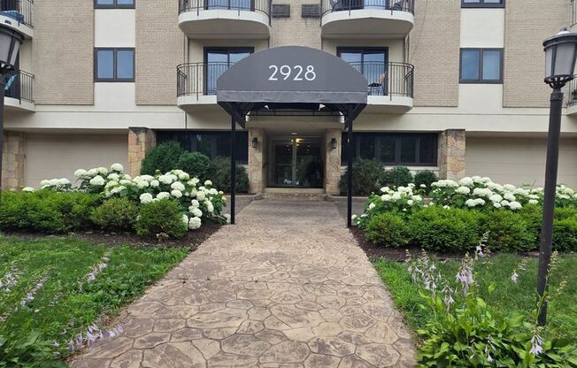 Dean Parkway  2bd-2ba Condo, Hardwood Floors, 1-double wide Garage Space included, Patio, Video Walkthrouh
