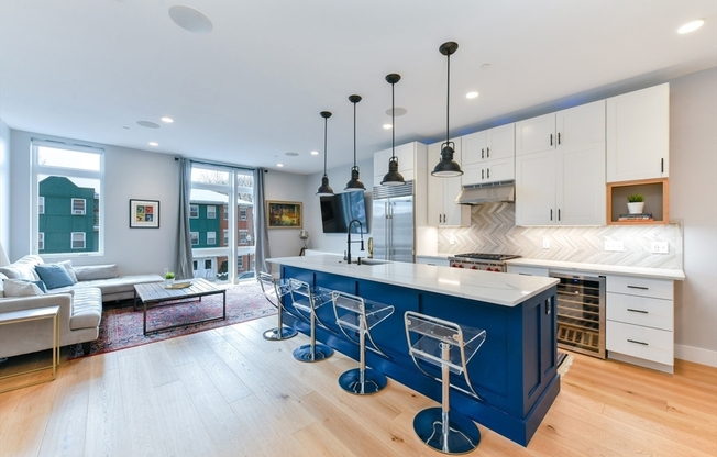 170 W BROADWAY