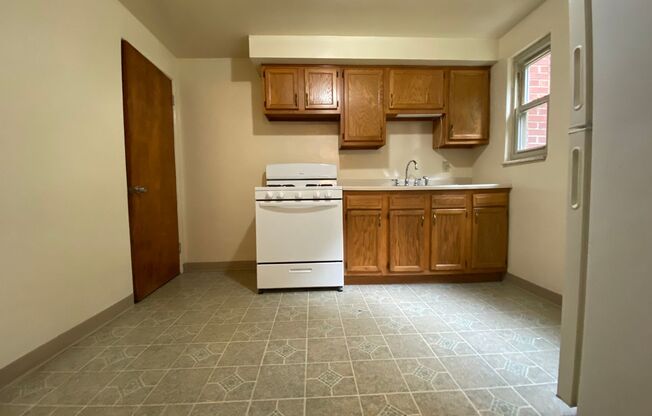 Gorgeous 3 Bedroom Duplex in Castle Shannon! Great Back Yard! Call Today!