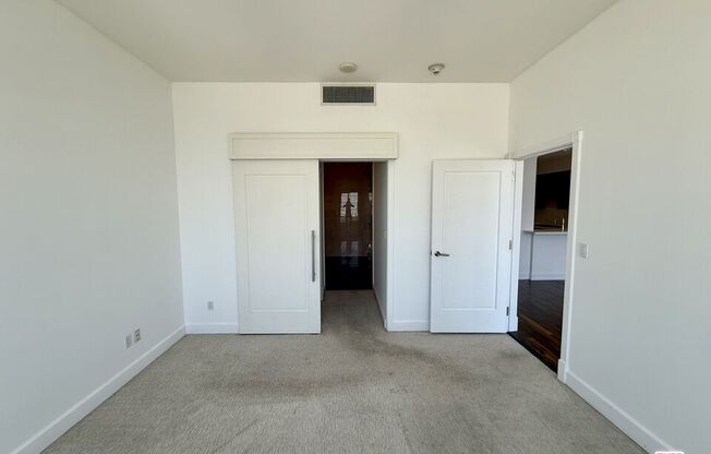 1 bed, 1.5 baths, 1,010 sqft, $5,000, Unit 30F