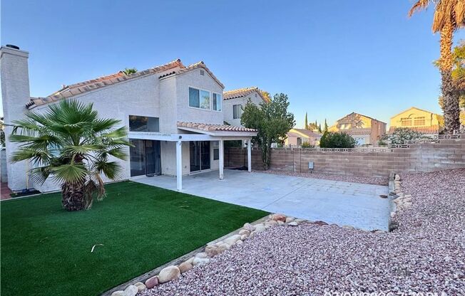 Beautiful Desert Shores Home with Remodeled Kitchen & Fireplace