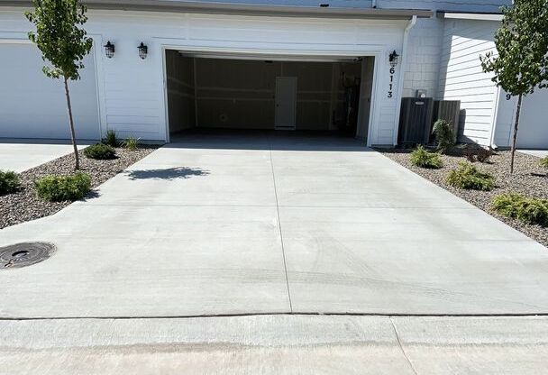 3 beds, 2.5 baths, 1,583 sqft, $2,195, Unit 6182 N. Hampstead Avenue Boise Idaho 83714