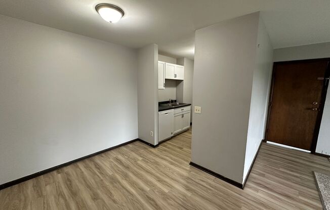 2 beds, 1 bath, 740 sqft, $1,385, Unit 2609-6