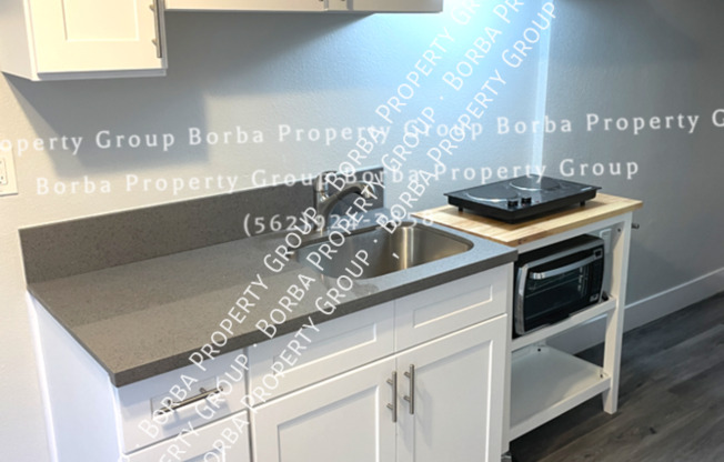 811 E 9 ST