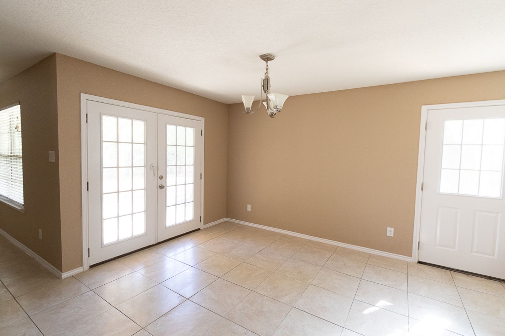 SPACIOUS 3 BR/2.5 BATH*FRESH PAINT THROUGHOUT*STAINLESS STEEL APPLIANCES**FIREPLACE IN LIVING AND MASTER*COVERED PATIO*OUTSIDE PATIO FROM MASTER*DECK IN BACK*EASY ACCESS TO LACKLAND AFB, SEA WORLD, UTSA, & SHOPPING