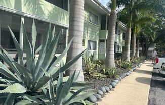 Updated Clearwater Condo – Steps from Golf, Minutes to the Beach!