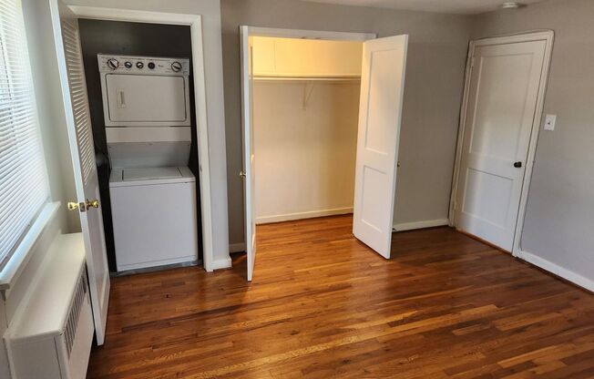 2 beds, 1 bath, 897 sqft, $2,335, Unit G-01