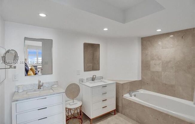 2 beds, 2 baths, 1,276 sqft, $5,200, Unit 6917 Collins Ave # 915