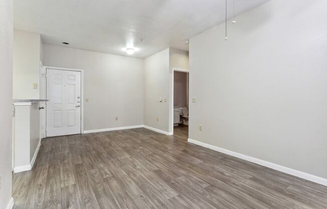 2 beds, 1 bath, 787 sqft, $1,310