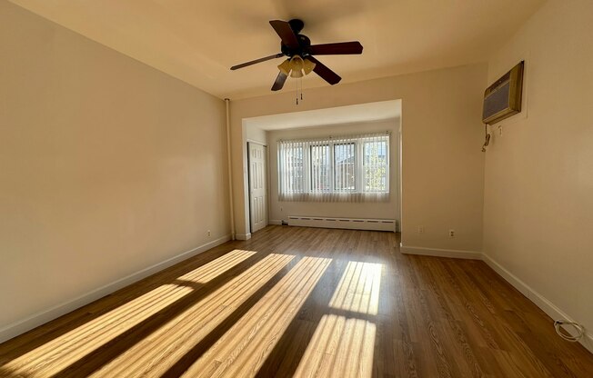 2 beds, 1 bath, $3,000, Unit 1