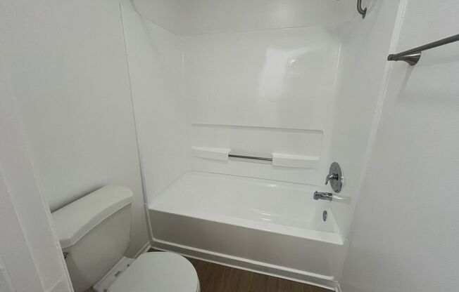 2 beds, 2 baths, 935 sqft, $1,998, Unit 301