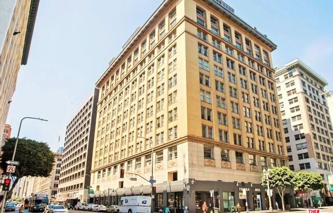 215 W 7th St