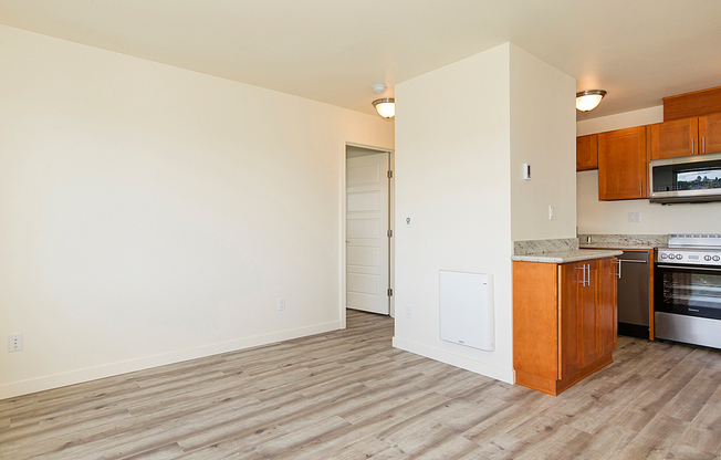Back Nine Apartments - Located on the west slope of Queen Anne