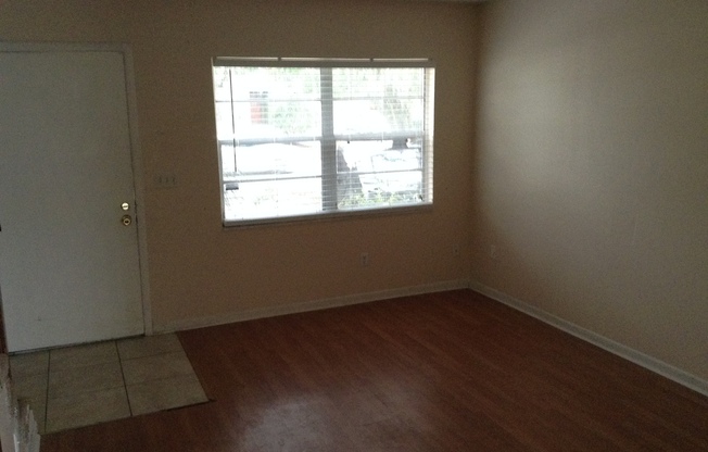 Convenient 2 Bedroom Townhome Near UCF & Full Sail – Available Now!