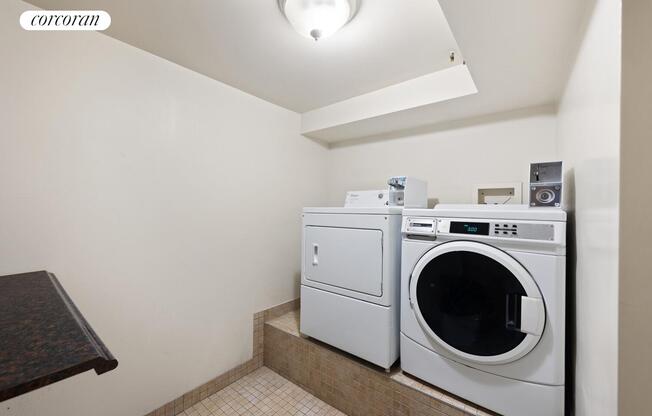 447 W 47th St