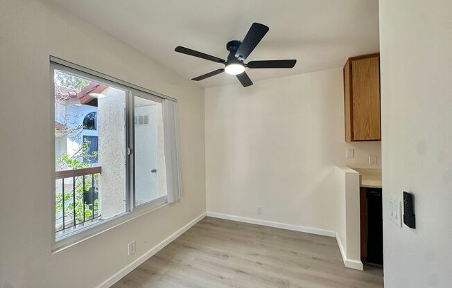 Indulge in coastal living in this beautiful 2bd 1ba Condo located in La Jolla area close to UCSD!