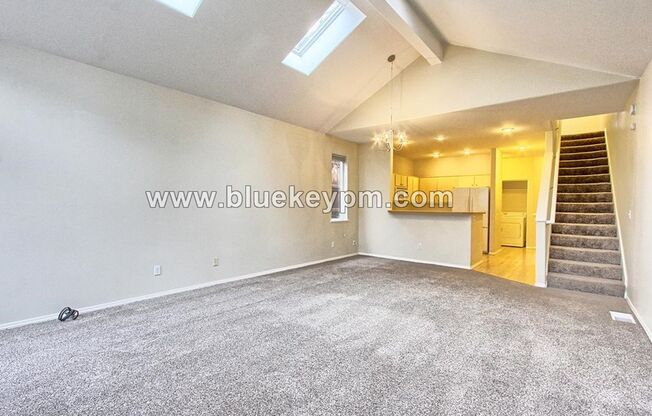 2 Bed, 2.5 Bath Townhome Near Willamette Park