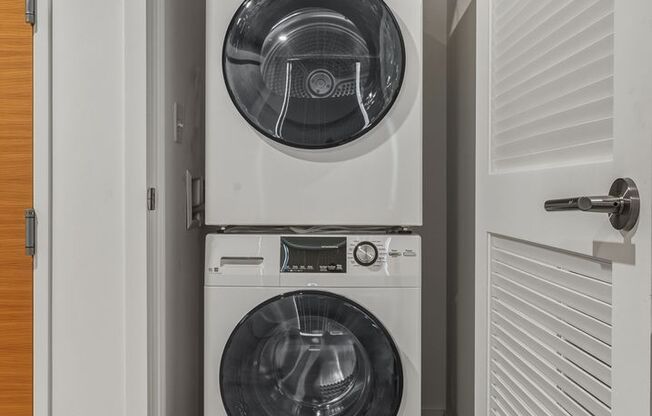 1 bed, 1 bath, 587 sqft, $1,975, Unit 703