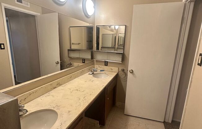 Updated Duplex Unit With Lincoln Schools