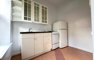 Studio, 1 bath, 450 sqft, $2,550, Unit 1