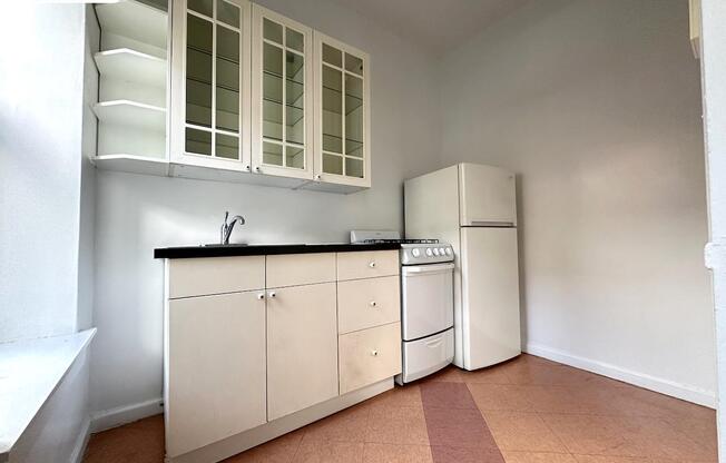 Studio, 1 bath, 450 sqft, $2,550, Unit 1