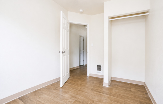 3 beds, 1.5 baths, 930 sqft, $1,995, Unit 36