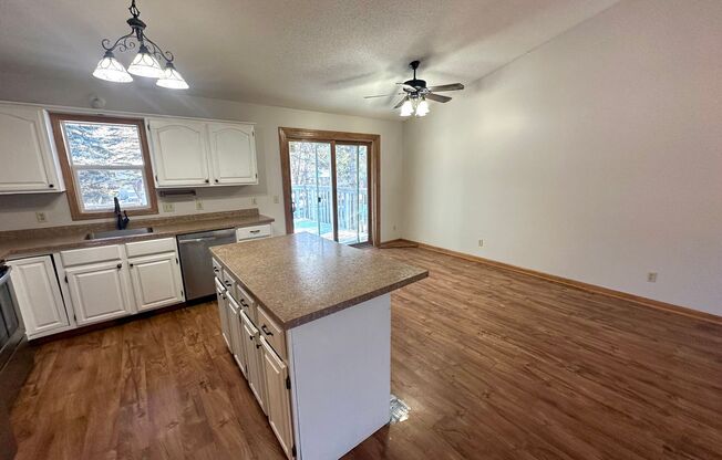 Charming Split-Level 4 Bedroom Single Family Home in Lino Lakes!