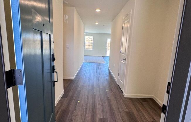 Beautiful new home with solar for rent in Visalia!