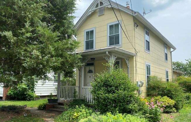 Cozy 2 BR/1 BA Single-Family Home in Laurel!