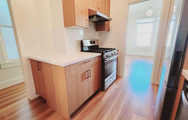 3 beds, 1 bath, $3,950, Unit 1380