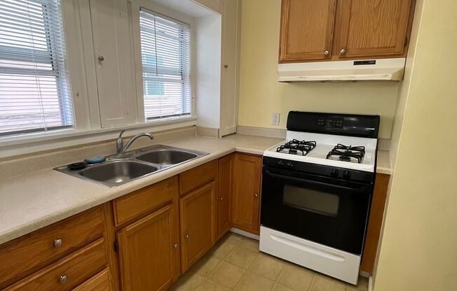 1 bed, 1 bath, 450 sqft, $1,600, Unit 827