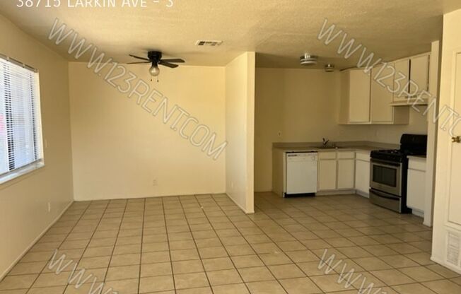 38715 LARKIN AVE