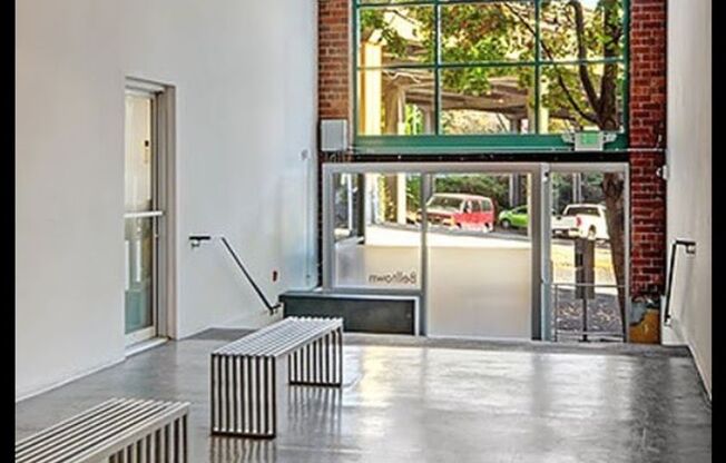 Amazing Location, City/Space Needle Views, Contemporary European Architecture, Pets Welcome!