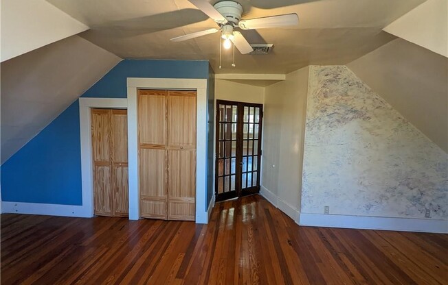 327 WOODWARD AVE