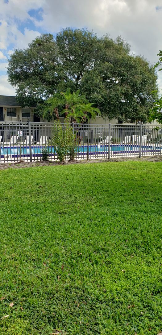 Cozy 2nd floor condo by Lake Underhill
