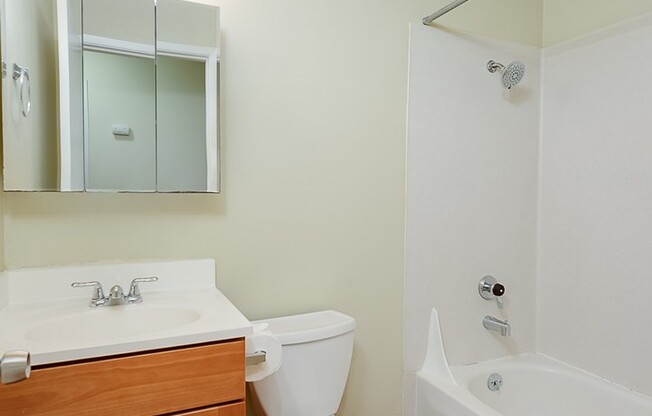 2 beds, 1 bath, 765 sqft, $2,295, Unit 108