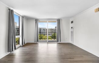 Spacious, Renovated Downtown Condo with Breathtaking Views of the City!