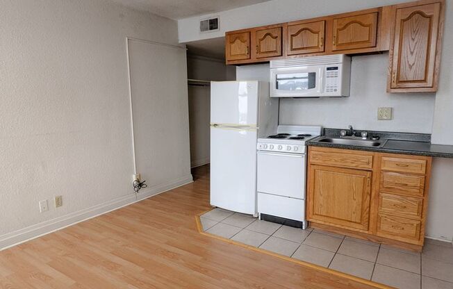Studio, 1 bath, 195 sqft, $470, Unit 517