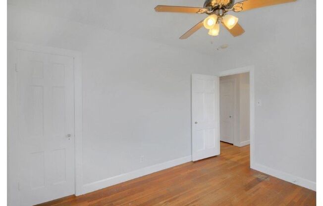 2 beds, 1 bath, $1,995, Unit 401 E. 33rd St