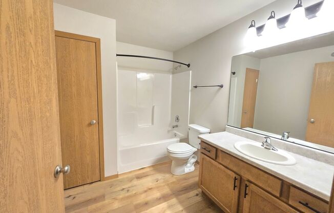 2 beds, 1 bath, 1,006 sqft, $1,230, Unit 3500 304