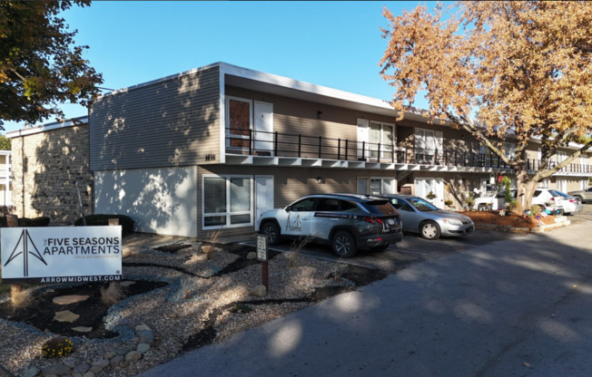 1414/1416 Oakland Rd NE (Cedar Rapids,IA)