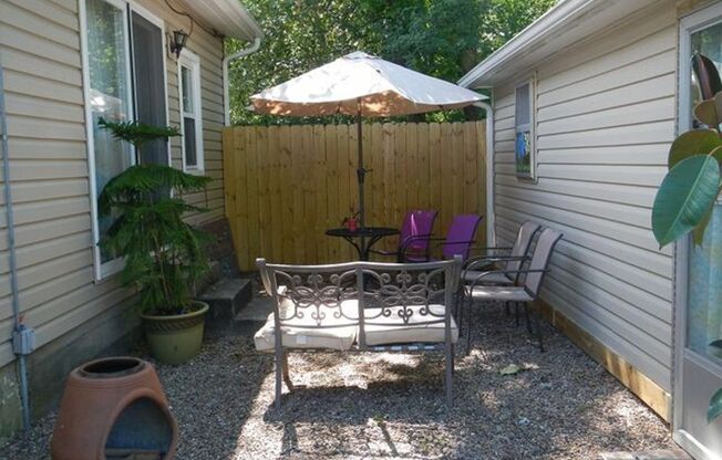 2 beds, 1 bath, $1,200