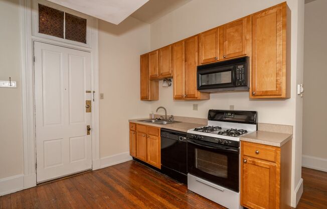 1 bed, 1 bath, $1,095, Unit 213 4B